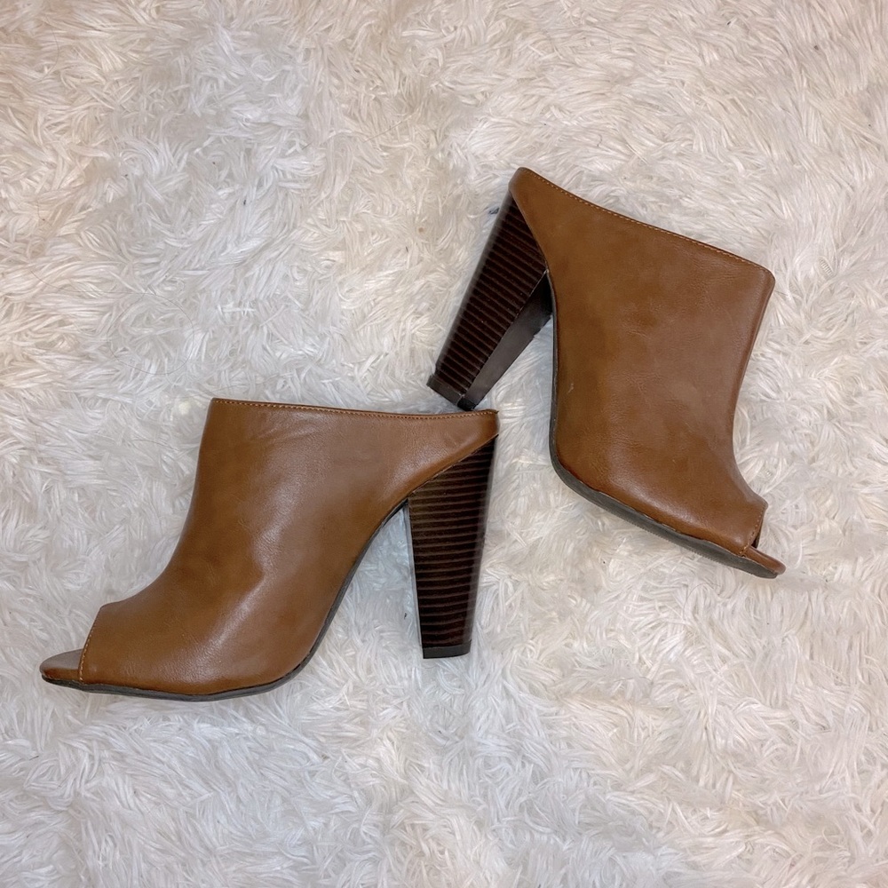 Brown mules